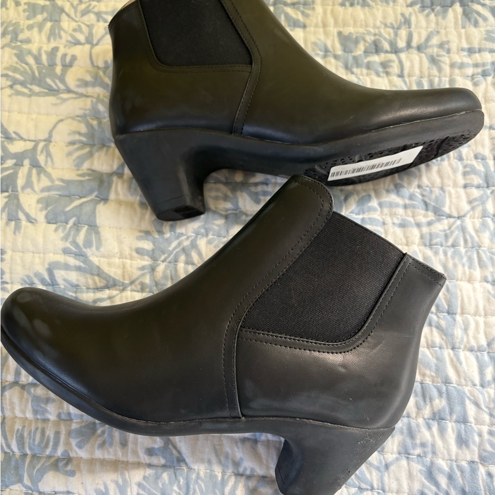 Women’s Easy Spirit Black Ankle Boots Size 7 - Picture 4 of 8